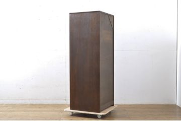 中古　華奢なデザインの取っ手がアクセントのブルージュ風縦型チェスト(引き出し、ハイチェスト、サイドチェスト)(R-064230)