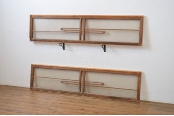 中古　ノスタルジックな雰囲気を醸し出す数寄屋のガラス欄間2枚セット(明かり取り、明り取り、建具)(R-064241)