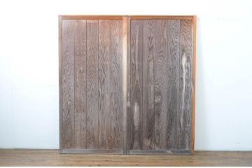 中古　板部は浮造り仕上げ!　杢目がくっきり美しい数寄屋の雨戸2枚セット(建具、板戸、引き戸)(R-064271)