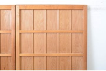 中古　板部は浮造り仕上げ!　杢目がくっきり美しい数寄屋の雨戸2枚セット(建具、板戸、引き戸)(R-064271)
