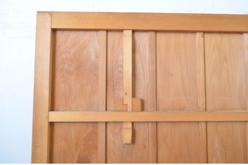 中古　板部は浮造り仕上げ!　杢目がくっきり美しい数寄屋の雨戸2枚セット(建具、板戸、引き戸)(R-064271)