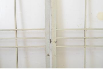 アンティーク建具　レトロな雰囲気たっぷりな背の高い店舗用ガラス戸2枚セット(引き戸)(R-064276)