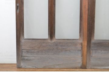アンティーク建具　経年を感じる風合いが魅力の玄関戸2枚セット(ガラス戸、引き戸)(R-064277)