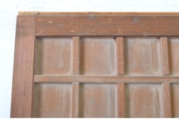 アンティーク建具　素朴な木味が懐かしい雰囲気を醸し出すマス目(升目)格子戸1枚(きつね格子、狐格子、板戸、引き戸)(R-064280)
