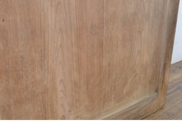 アンティーク建具　素朴な木味が懐かしい雰囲気を醸し出すマス目(升目)格子戸1枚(きつね格子、狐格子、板戸、引き戸)(R-064280)
