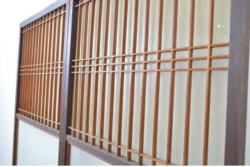 アンティーク建具　透かし彫りがおしゃれな格子入りのガラス戸2枚セット(引き戸)(R-064293)