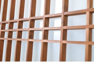 アンティーク建具　透かし彫りがおしゃれな格子入りのガラス戸2枚セット(引き戸)(R-064293)