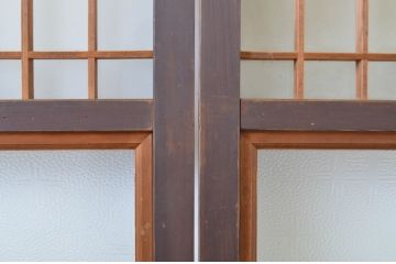アンティーク建具　透かし彫りがおしゃれな格子入りのガラス戸2枚セット(引き戸)(R-064293)