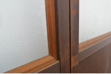 アンティーク建具　透かし彫りがおしゃれな格子入りのガラス戸2枚セット(引き戸)(R-064293)