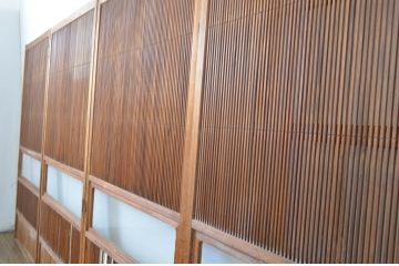 アンティーク建具　高級品　上質な和の空間づくりにおすすめの裏障子付き万本格子戸4枚セット(ガラス帯戸、引き戸)(R-064307)