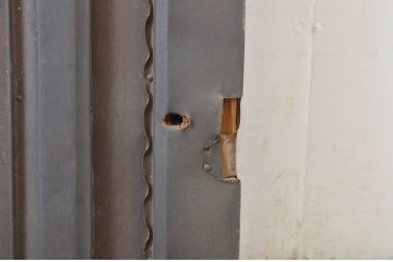 アンティーク建具　激レア　希少!　銅板張りの打ち出し細工が懐かしい雰囲気を醸し出す冷蔵庫の扉1枚(ドア)(R-064311)