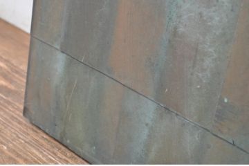 アンティーク建具　経年を感じる風合いが味わい深い銅板張りの小扉1枚(ドア、木製扉)(R-064314)