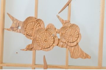 アンティーク建具　両面ガラス　松竹梅・鶴亀の彫刻入りで落ち着いた和の雰囲気を演出するガラス書院戸2枚セット(ガラス窓、引き戸)(R-064328)