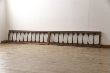 アンティーク建具　ガラス入り　透かし彫りの個性的なデザインが魅力の欄間2枚セット(明かり取り、明り取り)(R-064332)