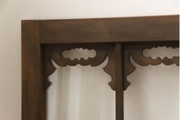 アンティーク建具　ガラス入り　透かし彫りの個性的なデザインが魅力の欄間2枚セット(明かり取り、明り取り)(R-064332)