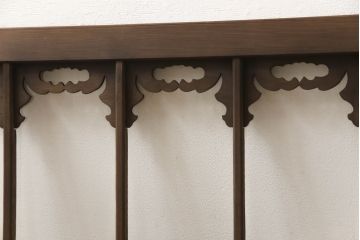 アンティーク建具　ガラス入り　透かし彫りの個性的なデザインが魅力の欄間2枚セット(明かり取り、明り取り)(R-064332)