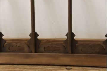 アンティーク建具　ガラス入り　透かし彫りの個性的なデザインが魅力の欄間2枚セット(明かり取り、明り取り)(R-064332)