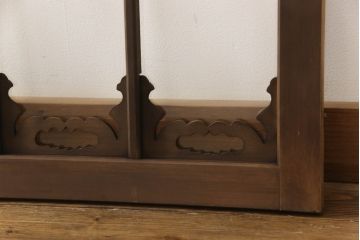 アンティーク建具　ガラス入り　透かし彫りの個性的なデザインが魅力の欄間2枚セット(明かり取り、明り取り)(R-064332)
