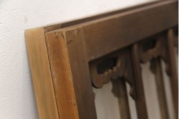 アンティーク建具　ガラス入り　透かし彫りの個性的なデザインが魅力の欄間2枚セット(明かり取り、明り取り)(R-064332)