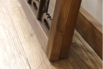 アンティーク建具　ガラス入り　透かし彫りの個性的なデザインが魅力の欄間2枚セット(明かり取り、明り取り)(R-064332)
