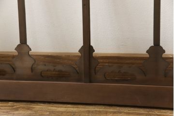アンティーク建具　ガラス入り　透かし彫りの個性的なデザインが魅力の欄間2枚セット(明かり取り、明り取り)(R-064332)