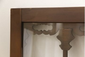 アンティーク建具　ガラス入り　透かし彫りの個性的なデザインが魅力の欄間2枚セット(明かり取り、明り取り)(R-064332)