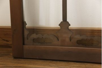 アンティーク建具　ガラス入り　透かし彫りの個性的なデザインが魅力の欄間2枚セット(明かり取り、明り取り)(R-064332)