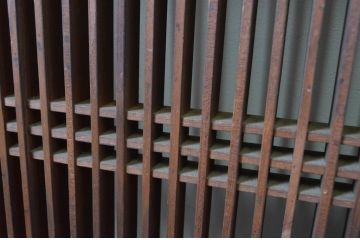 アンティーク建具　整然と並んだ格子が美しい大振りな筬欄間2枚セット(明かり取り、明り取り、オサランマ、おさらんま)(R-064336)