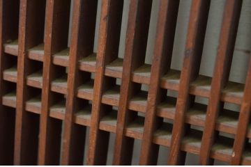 アンティーク建具　整然と並んだ格子が美しい大振りな筬欄間2枚セット(明かり取り、明り取り、オサランマ、おさらんま)(R-064336)
