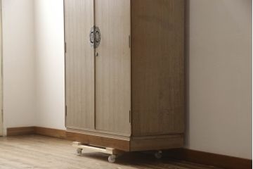 中古　国産　職人手造り　桑材装飾　たっぷりの衣装盆で収納力ばっちりの総桐箪笥(並厚、四方丸、桐たんす、着物箪笥、収納箪笥、和タンス、衣装盆)(定価推定70万円)(R-064351)