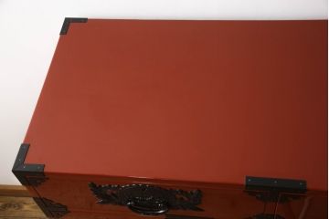 中古　美品　仙台民芸箪笥(仙台箪笥)　欅産業製　漆塗りの朱色に黒々とした金具が映える整理箪笥(収納たんす、衣装箪笥、和タンス、引き出し)(定価約110万円)(R-064352)