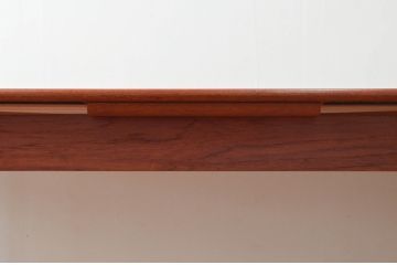 デンマークビンテージ　北欧ヴィンテージ　チーク材　すっきりとした佇まいが魅力的なエクステンションテーブル(ダイニングテーブル、4人掛け、6人掛け、8人掛け、伸長式テーブル、食卓、作業台)(R-064356)