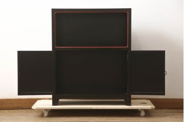 中古　美品　希少　通商産業大臣指定伝統的工芸品　松本民芸家具　和モダンな空間を演出する一閑張りの飾り棚(茶棚、茶箪笥、違い棚、収納棚、戸棚、サイドキャビネット)(R-064357)