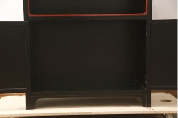 中古　美品　希少　通商産業大臣指定伝統的工芸品　松本民芸家具　和モダンな空間を演出する一閑張りの飾り棚(茶棚、茶箪笥、違い棚、収納棚、戸棚、サイドキャビネット)(R-064357)