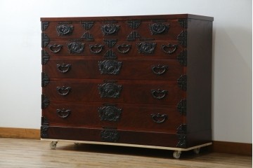 中古　美品　岩谷堂箪笥　力強い木目と重厚感ある金具が魅力の和箪笥　(R-064358)