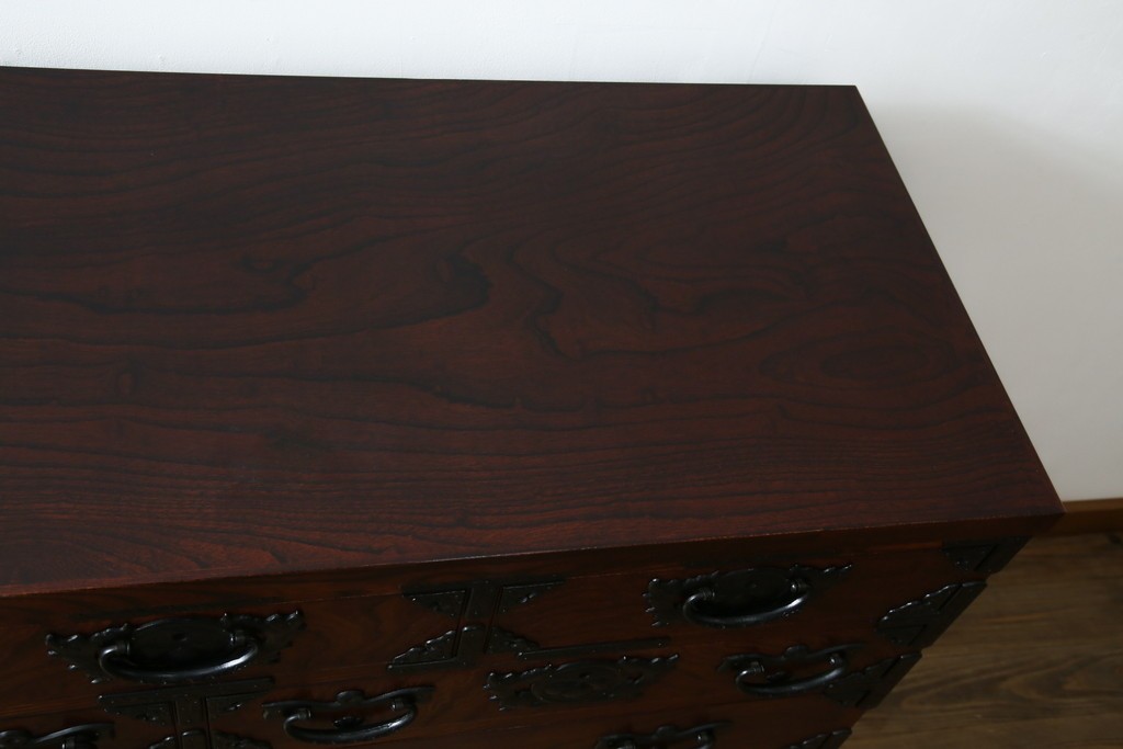 中古　美品　岩谷堂箪笥　力強い木目と重厚感ある金具が魅力の和箪笥　(R-064358)