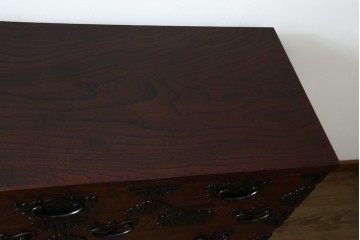 中古　美品　岩谷堂箪笥　力強い木目と重厚感ある金具が魅力の和箪笥　(R-064358)