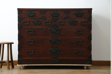 中古　美品　岩谷堂箪笥　力強い木目と重厚感ある金具が魅力の和箪笥　(R-064358)