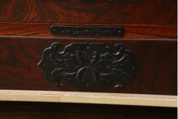 中古　美品　岩谷堂箪笥　力強い木目と重厚感ある金具が魅力の和箪笥　(R-064358)