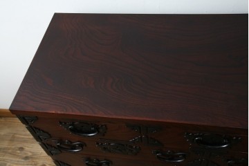 中古　美品　岩谷堂箪笥　力強い木目と重厚感ある金具が魅力の和箪笥　(R-064358)