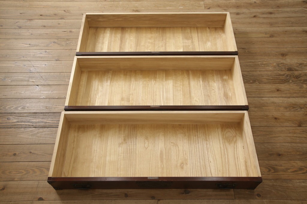 中古　美品　岩谷堂箪笥　力強い木目と重厚感ある金具が魅力の和箪笥　(R-064358)