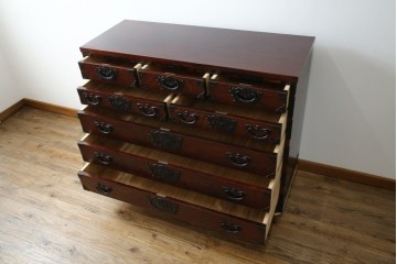 中古　美品　岩谷堂箪笥　力強い木目と重厚感ある金具が魅力の和箪笥　(R-064358)