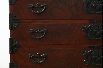 中古　美品　岩谷堂箪笥　力強い木目と重厚感ある金具が魅力の和箪笥　(R-064358)