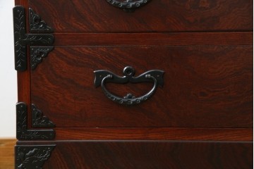 中古　美品　岩谷堂箪笥　力強い木目と重厚感ある金具が魅力の和箪笥　(R-064358)