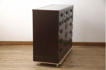 中古　美品　岩谷堂箪笥　力強い木目と重厚感ある金具が魅力の和箪笥(整理箪笥、衣装タンス、収納たんす、引き出し、サイドボード、サイドチェスト)(R-064358)