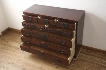 中古　美品　岩谷堂箪笥　力強い木目と重厚感ある金具が魅力の和箪笥(整理箪笥、衣装タンス、収納たんす、引き出し、サイドボード、サイドチェスト)(R-064358)