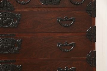 中古　美品　岩谷堂箪笥　力強い木目と重厚感ある金具が魅力の和箪笥(整理箪笥、衣装タンス、収納たんす、引き出し、サイドボード、サイドチェスト)(R-064358)