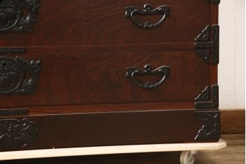 中古　美品　岩谷堂箪笥　力強い木目と重厚感ある金具が魅力の和箪笥(整理箪笥、衣装タンス、収納たんす、引き出し、サイドボード、サイドチェスト)(R-064358)