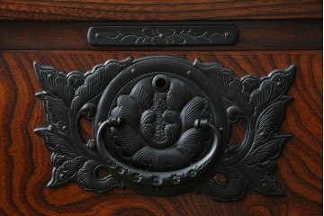 中古　美品　岩谷堂箪笥　力強い木目が美しい和箪笥　(R-064359)