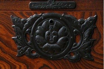 中古　美品　岩谷堂箪笥　力強い木目が美しい和箪笥　(R-064359)